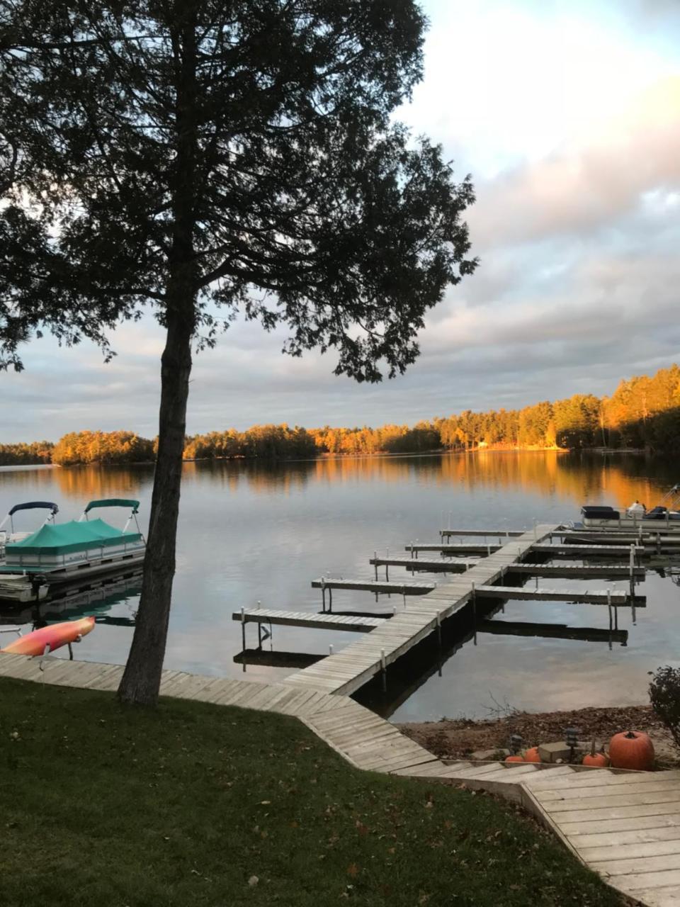 Clear Lake Resort West Branch Exterior photo